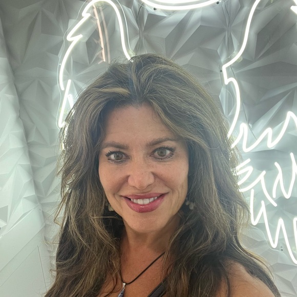 Meet your Posher, Marianne - Picture 2 of 2